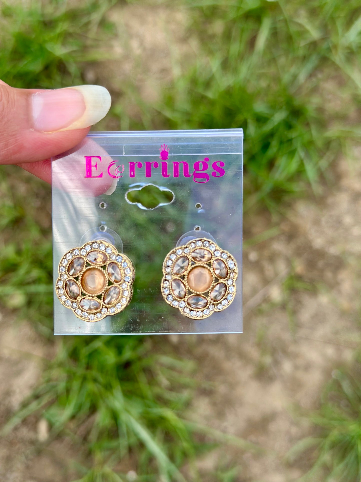 Golden stud earrings - J28