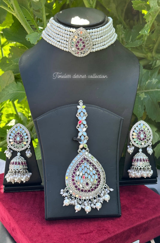 Silver choker / necklace set in mirror in purple colour