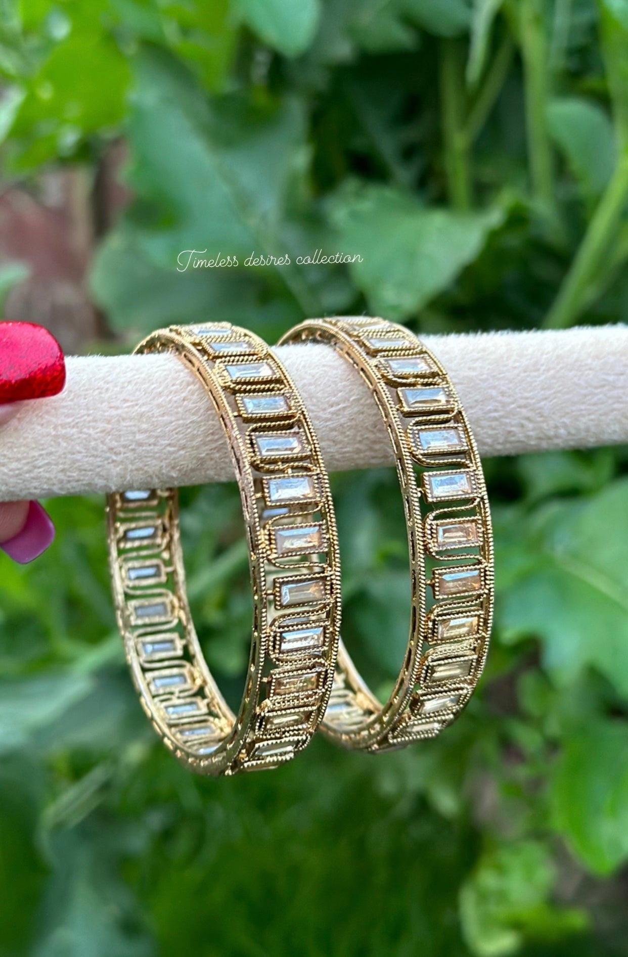 Golden kangan / bangles in Polki