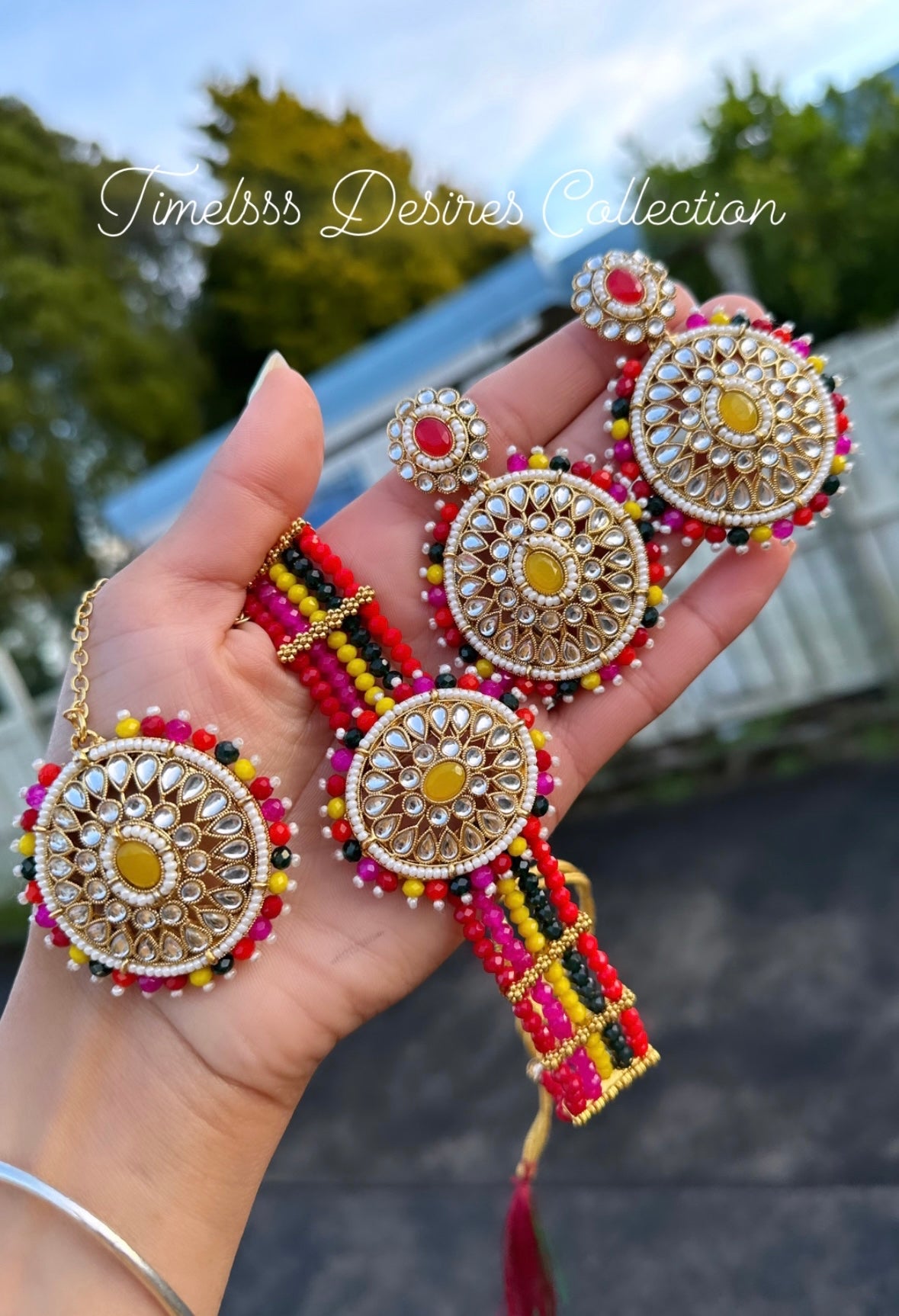 Multi coloured choker / necklace set in Kundan
