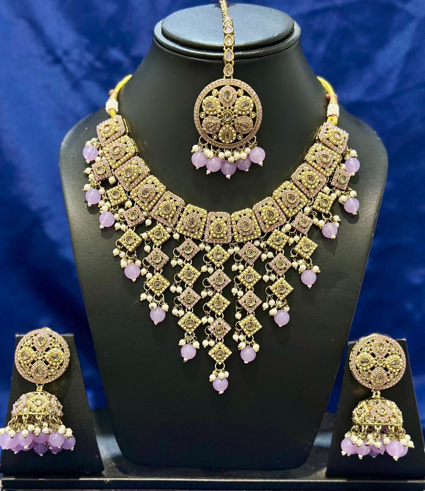 Necklace set with earrings and tikka in polki, Colour: Lavender, Code: 104