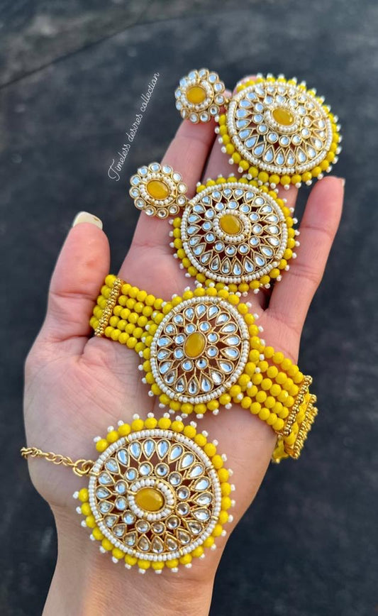 Yellow choker set in Kundan