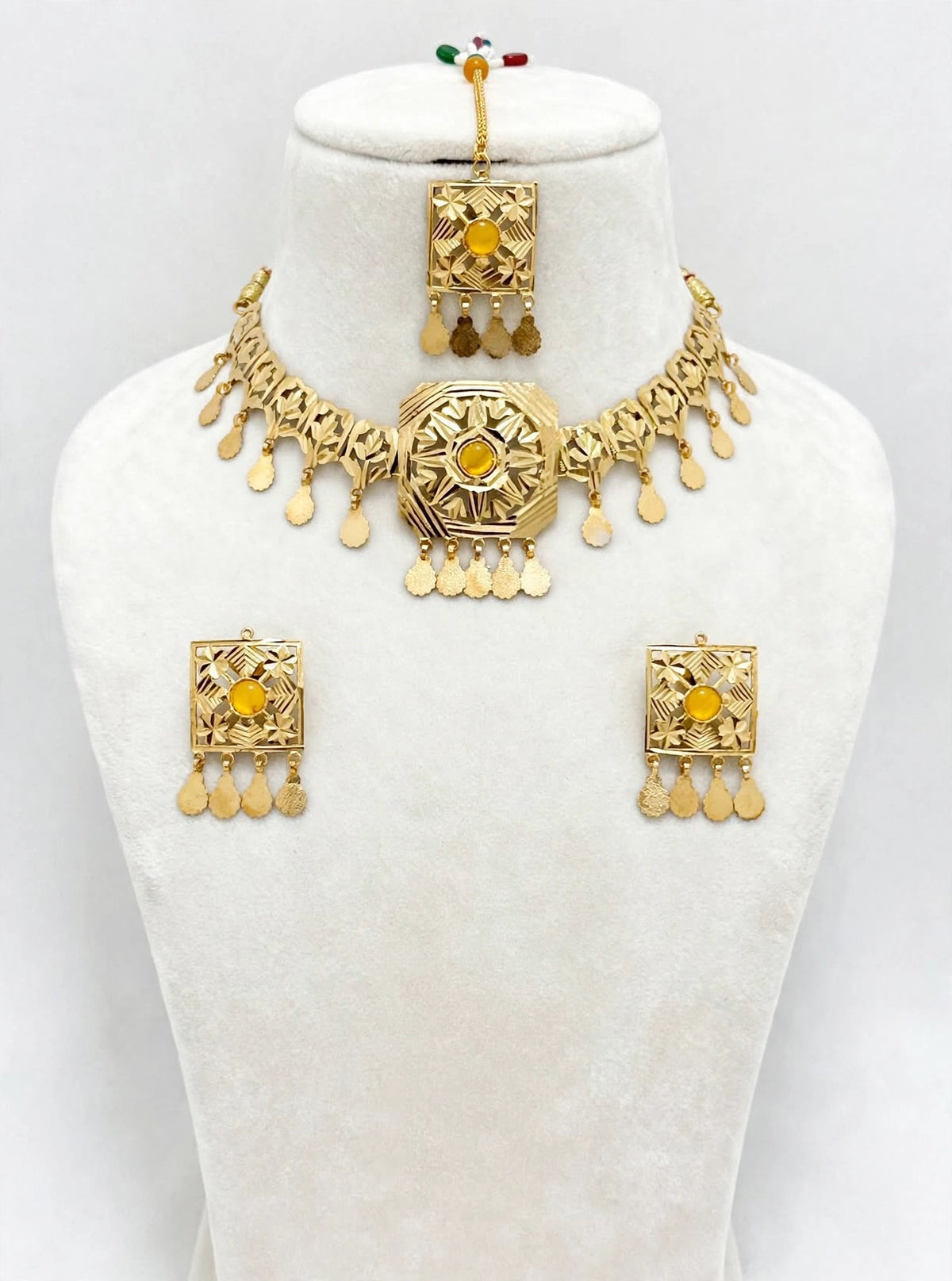 Gold look necklace set - ( Code:073)