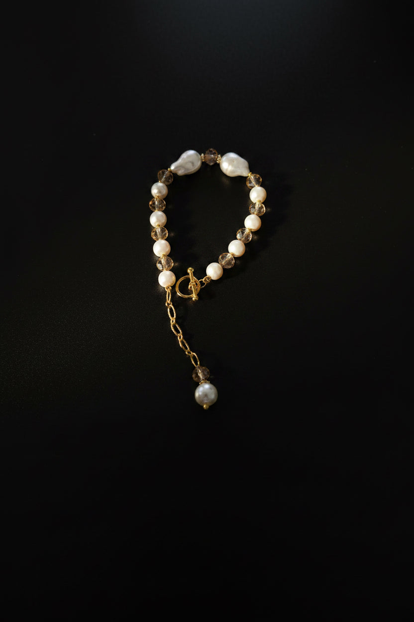 Girls adjustable rakhi bracelet in golden