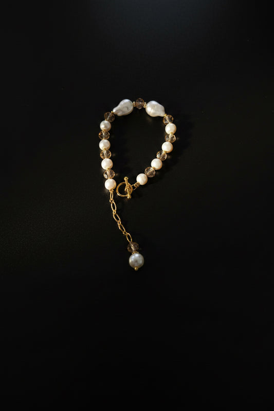 Girls adjustable rakhi bracelet in golden