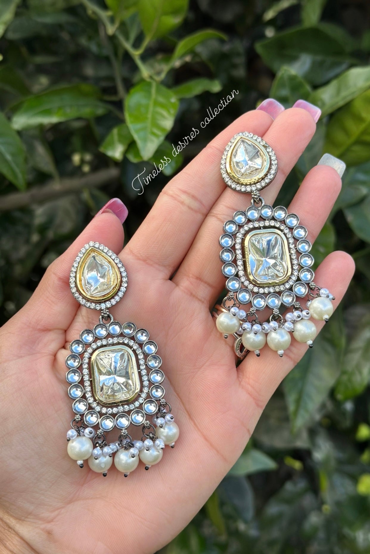Golden colour earrings in Kundan