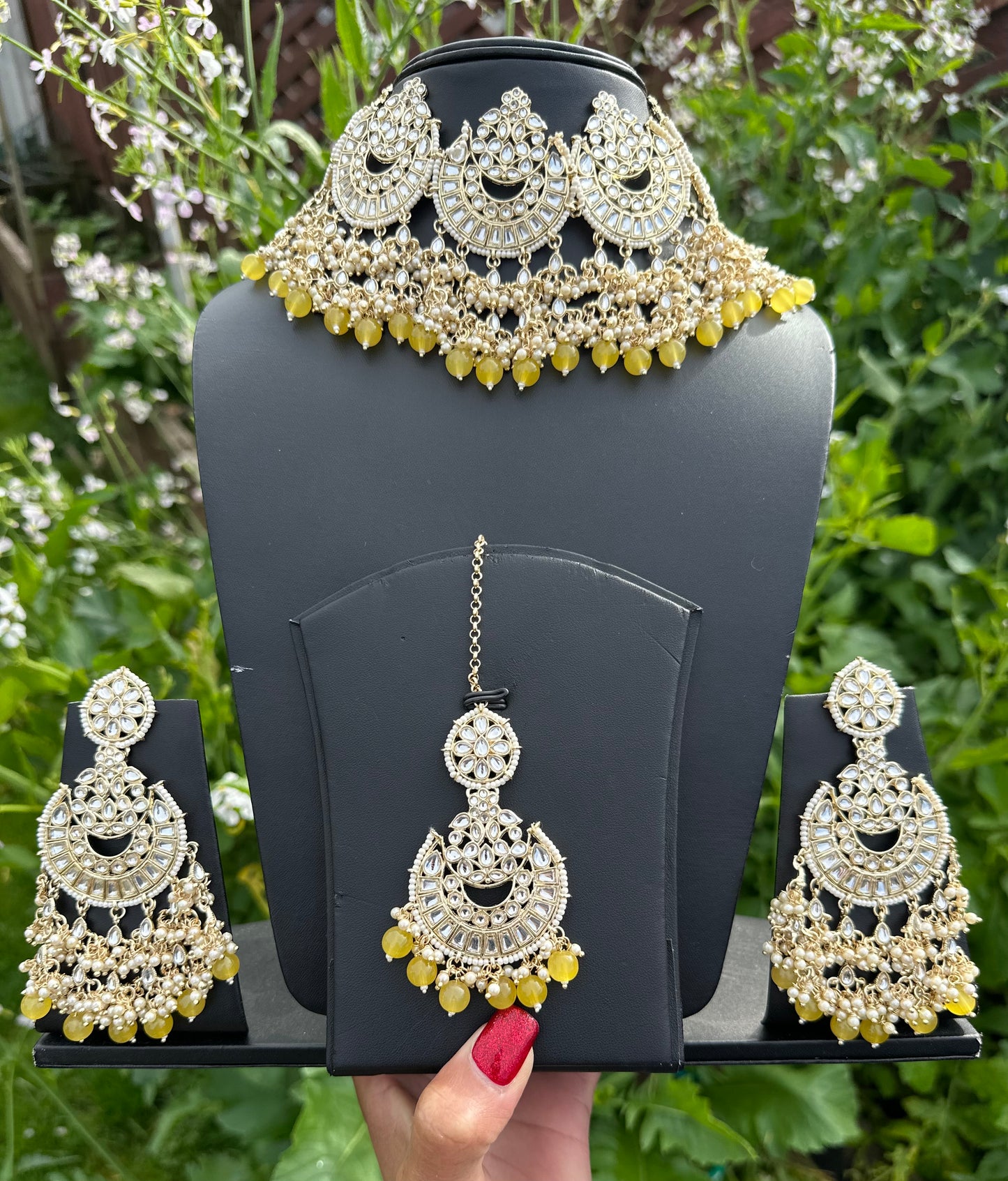 Yellow pearl loaded Necklace / choker set in Kundan