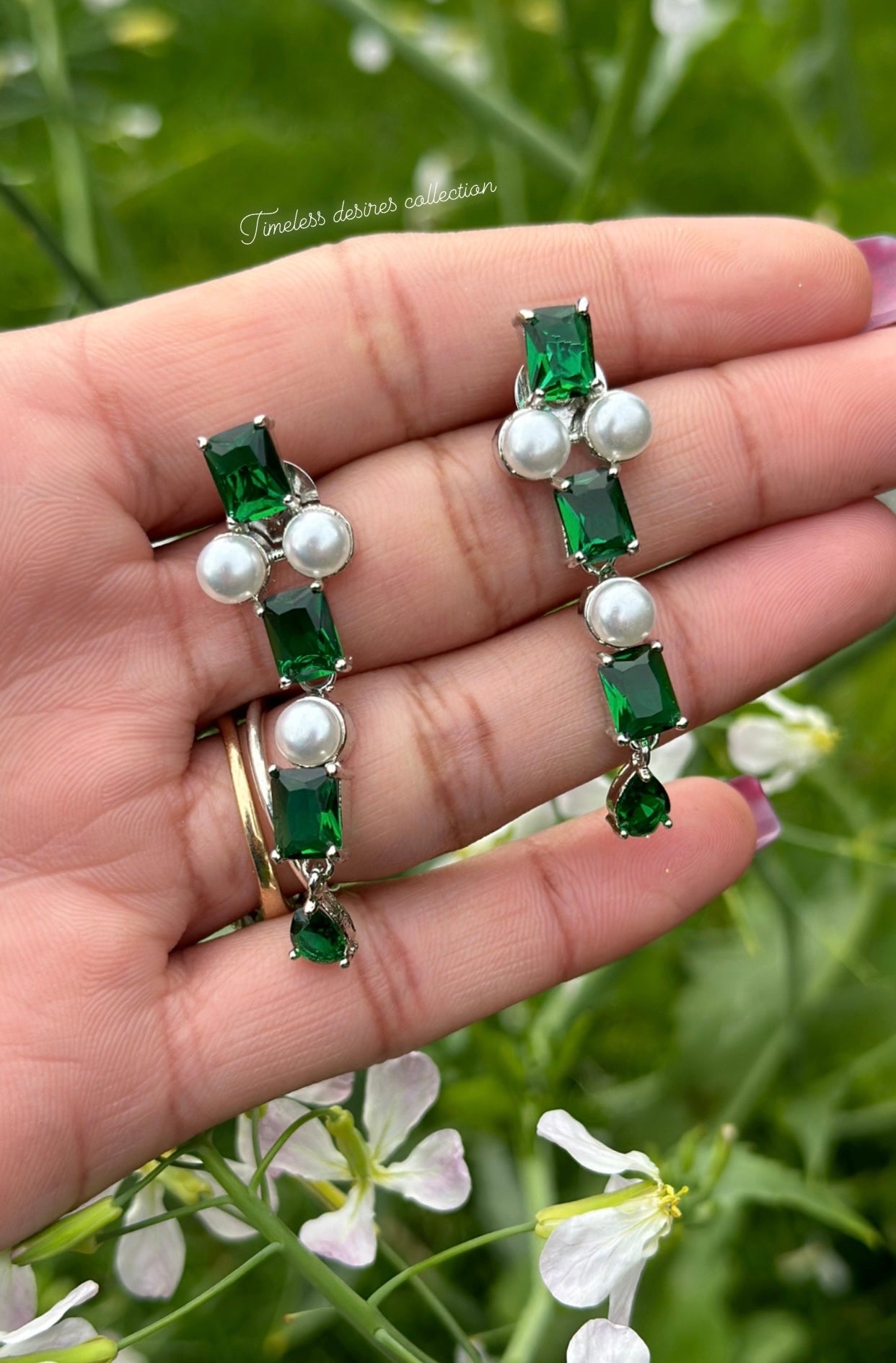Green American diamond necklace set in silver