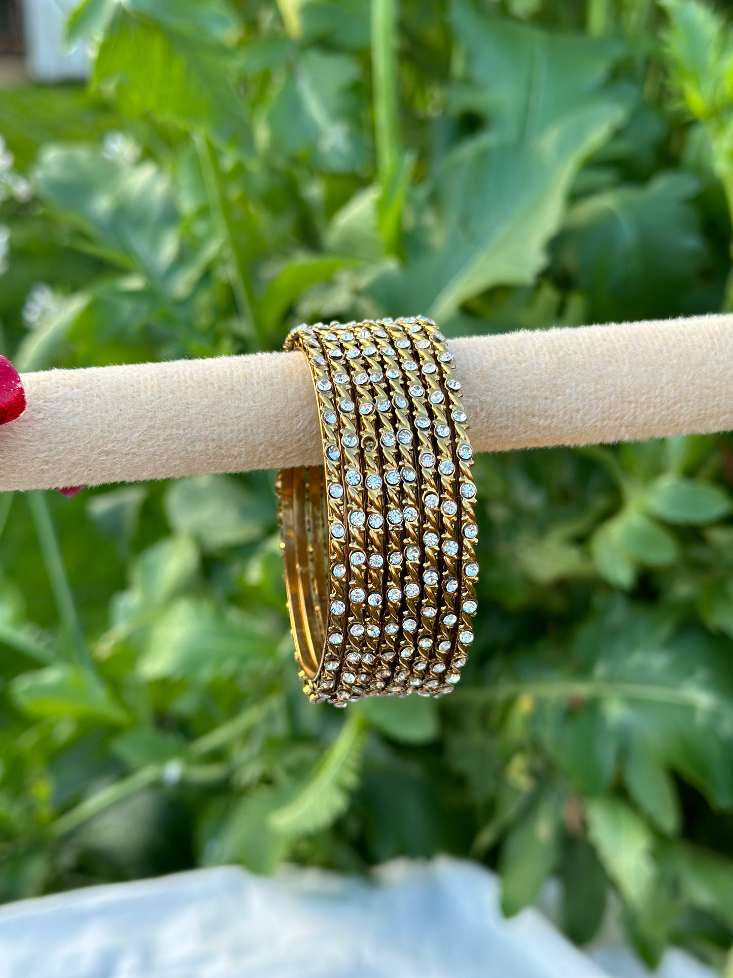 Sleek Kangan / bangles in golden ( set of 4 )