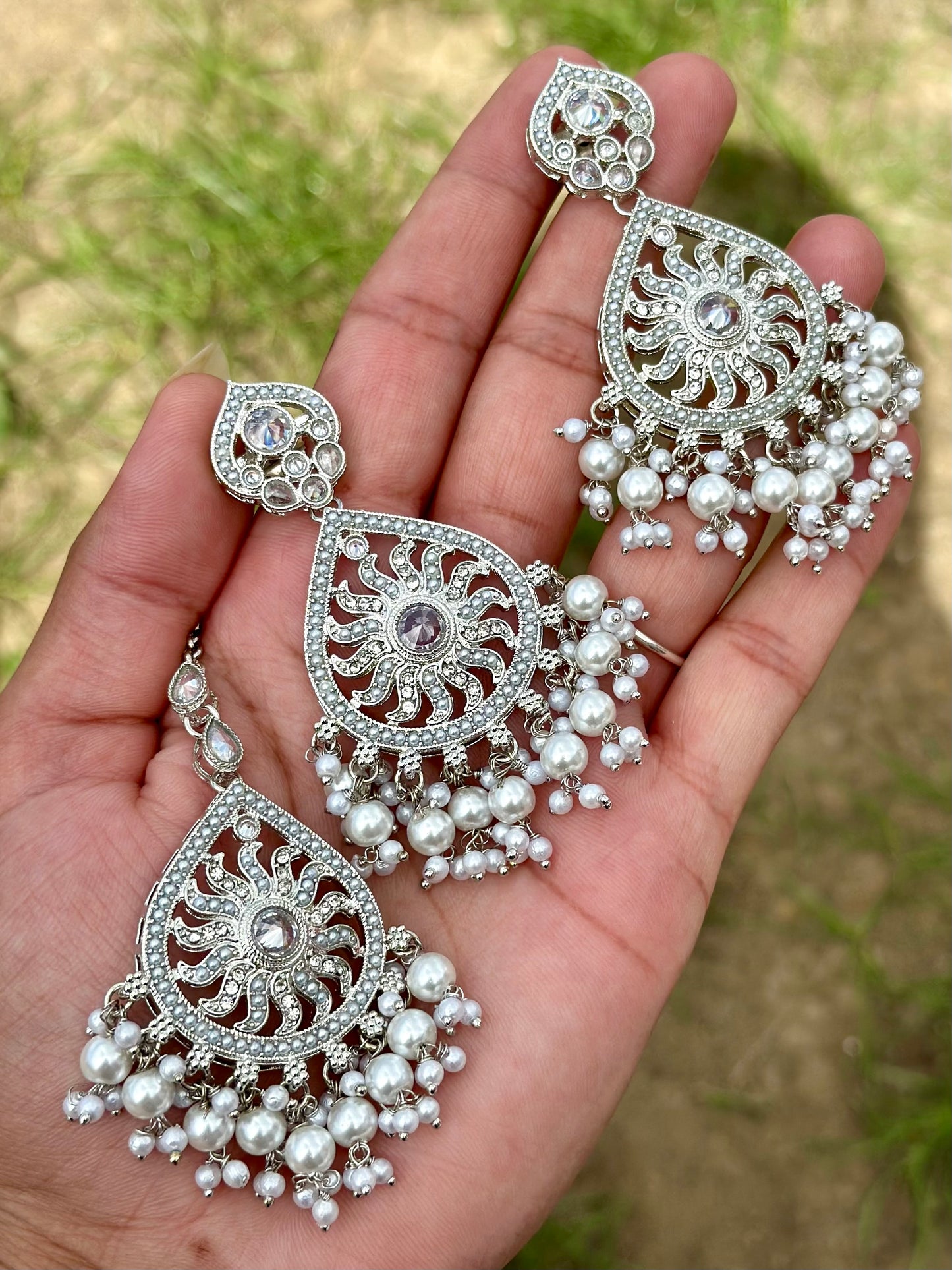 Silver necklace set with earrings and tikka- J26