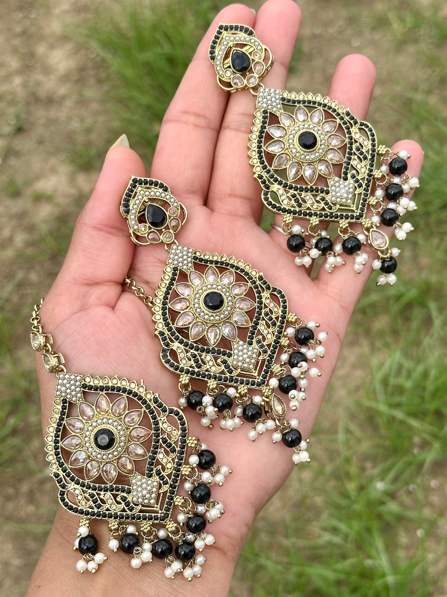 Black earrings with tikka - J12