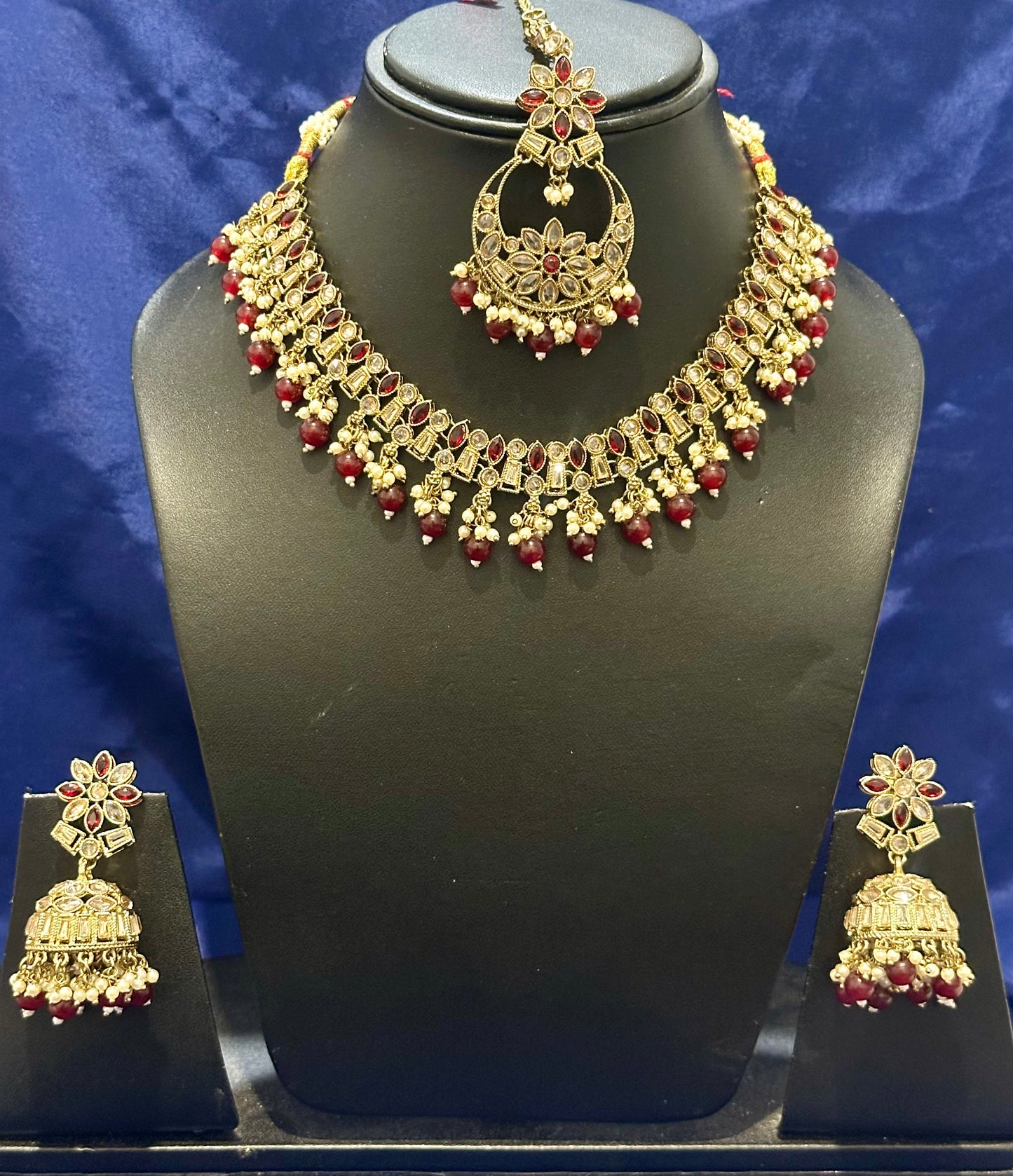 Necklace set with earrings and tikka in polki, Colour: Maroon, Code: 108