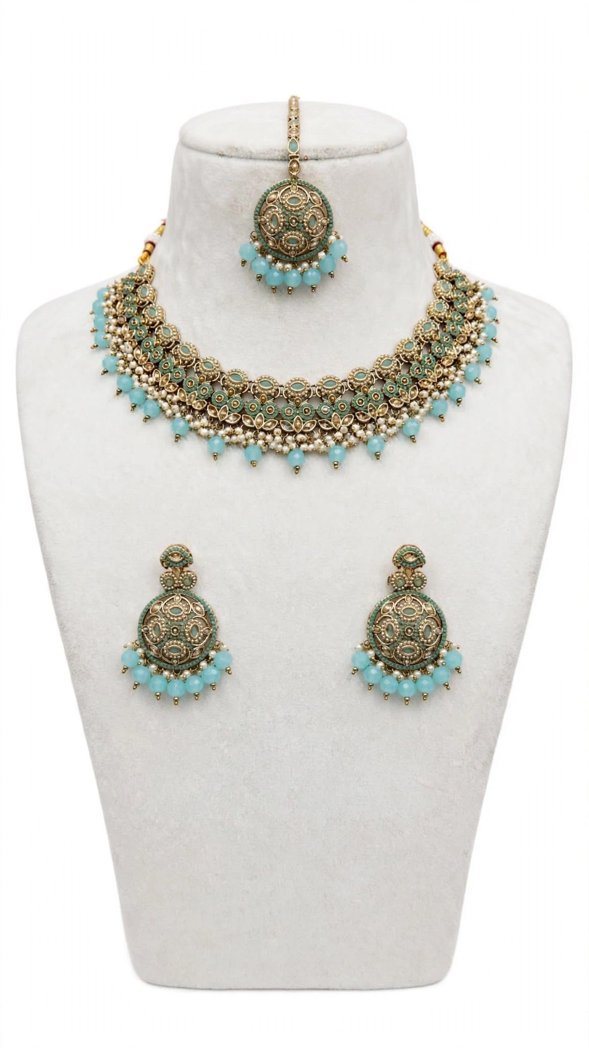 Necklace set with earrings and tikka