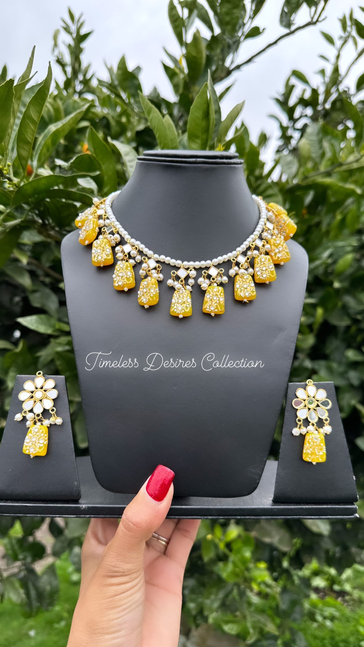 Yellow Choker / Necklace set in mirror with tumbler beads