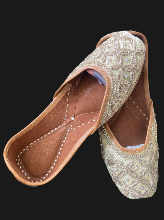 Punjabi jutti, Colour: Golden, (Code: 127)