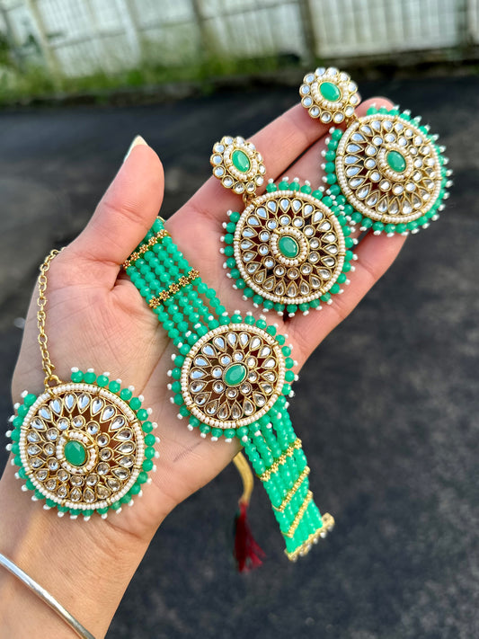 Pista colour choker / necklace set in Kundan
