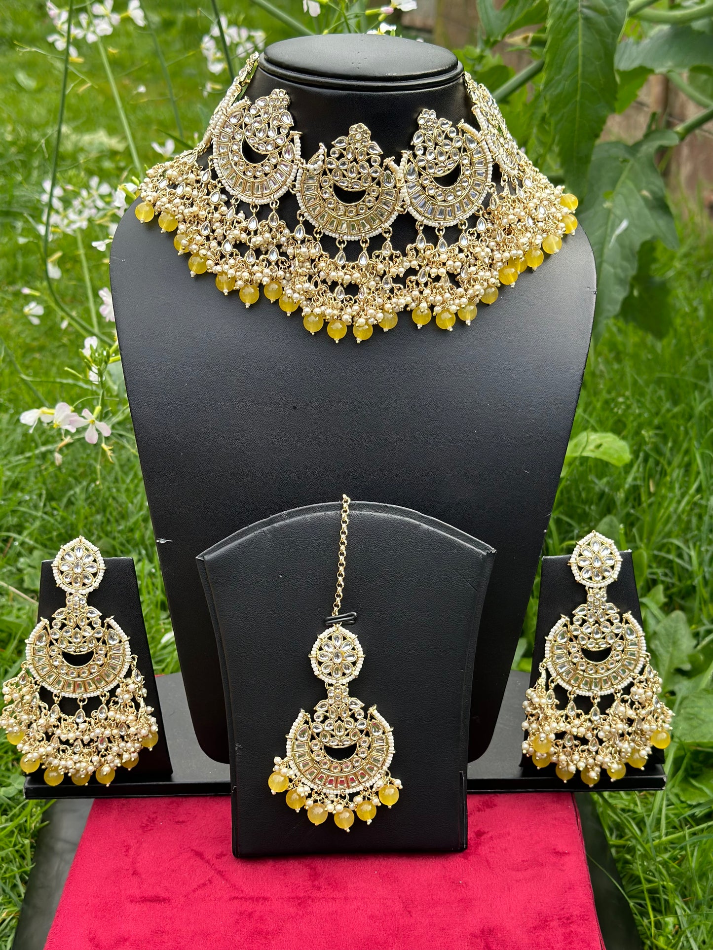 Yellow pearl loaded Necklace / choker set in Kundan