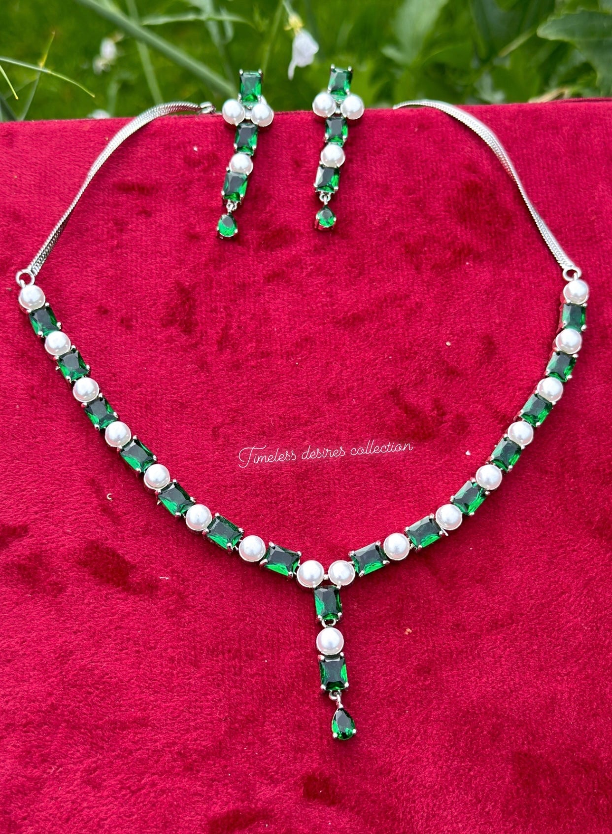 Green American diamond necklace set in silver