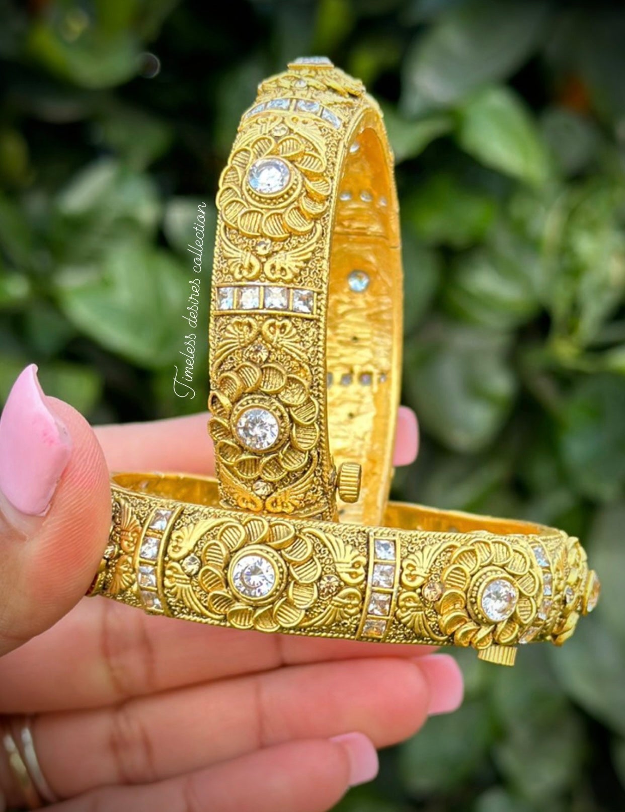 Gold plated openable kangan in antique look (free size fits 2.4-2.10)