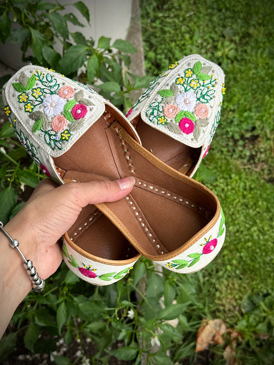 Multi colour jutti