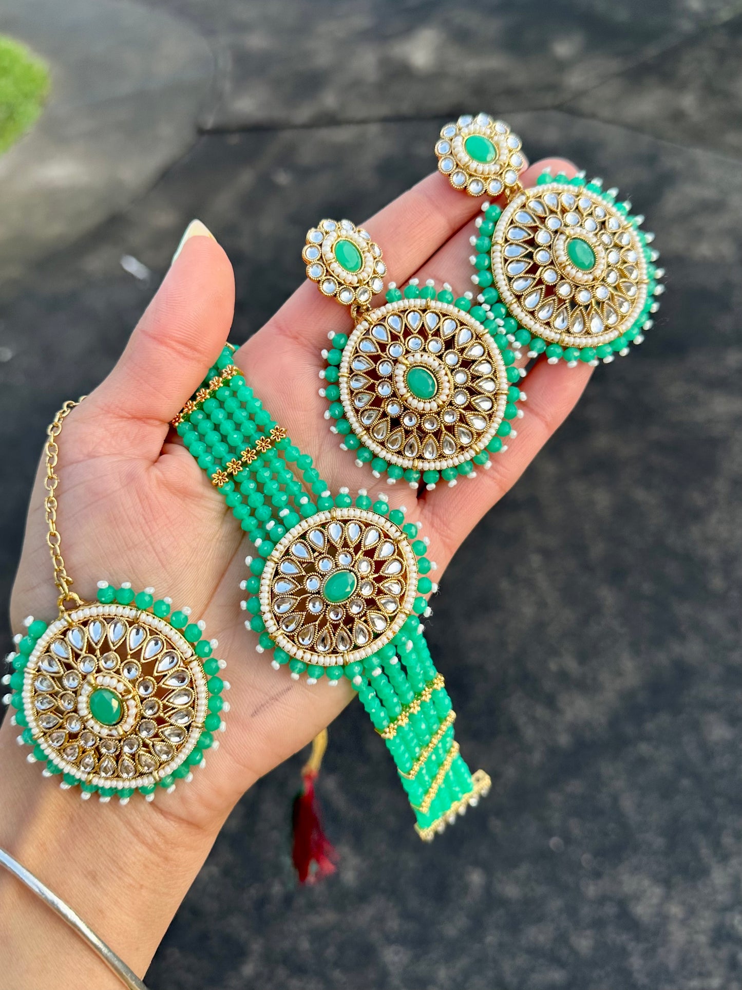 Pista colour choker / necklace set in Kundan