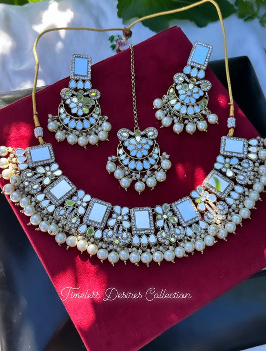 Golden Necklace / choker set in mirror