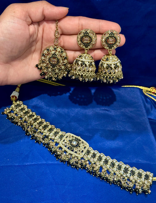 Necklace set with earrings and tikka in polki, Colour: Black, Code: 090