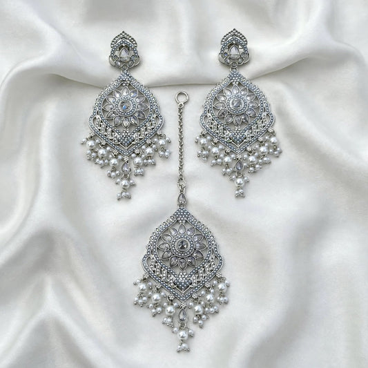 Silver earrings with tikka- J10