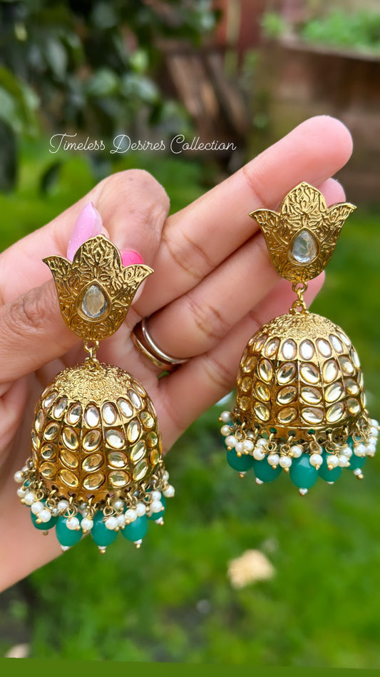 Green Jhumka earrings in Kundan