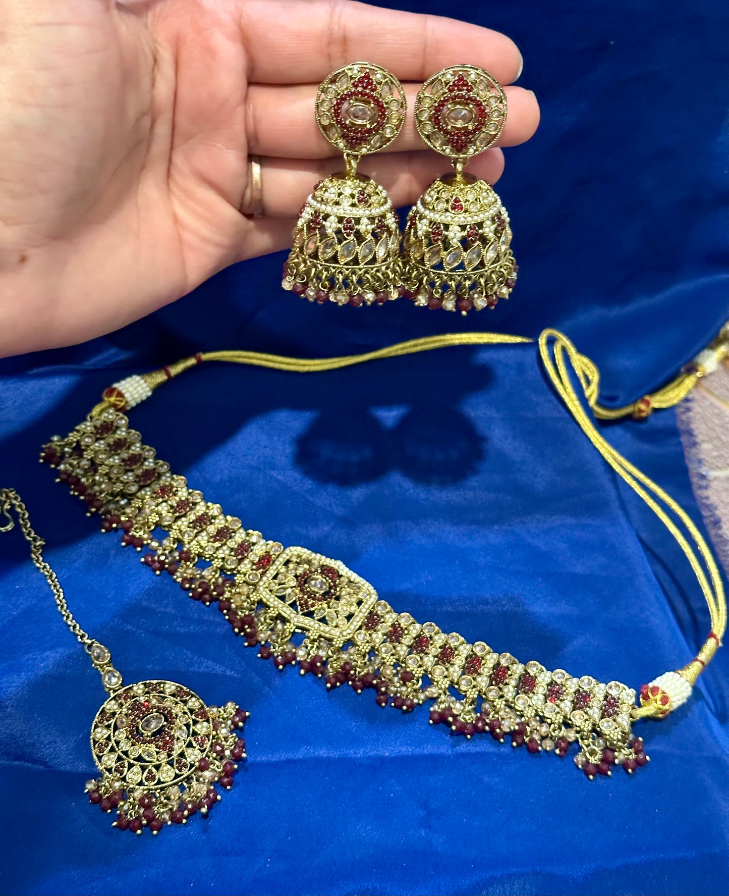 Necklace set with earrings and tikka in polki, Colour: Maroon, Code: 113