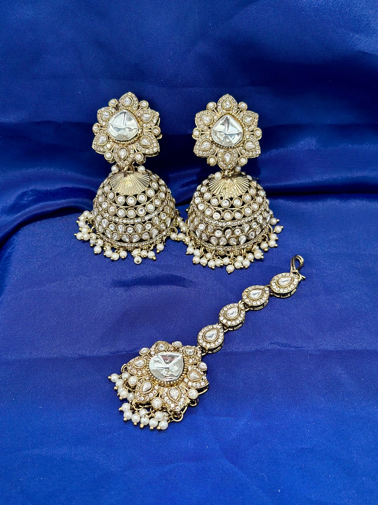 Kundan earrings with tikka, Colour: golden, (Code: 084)