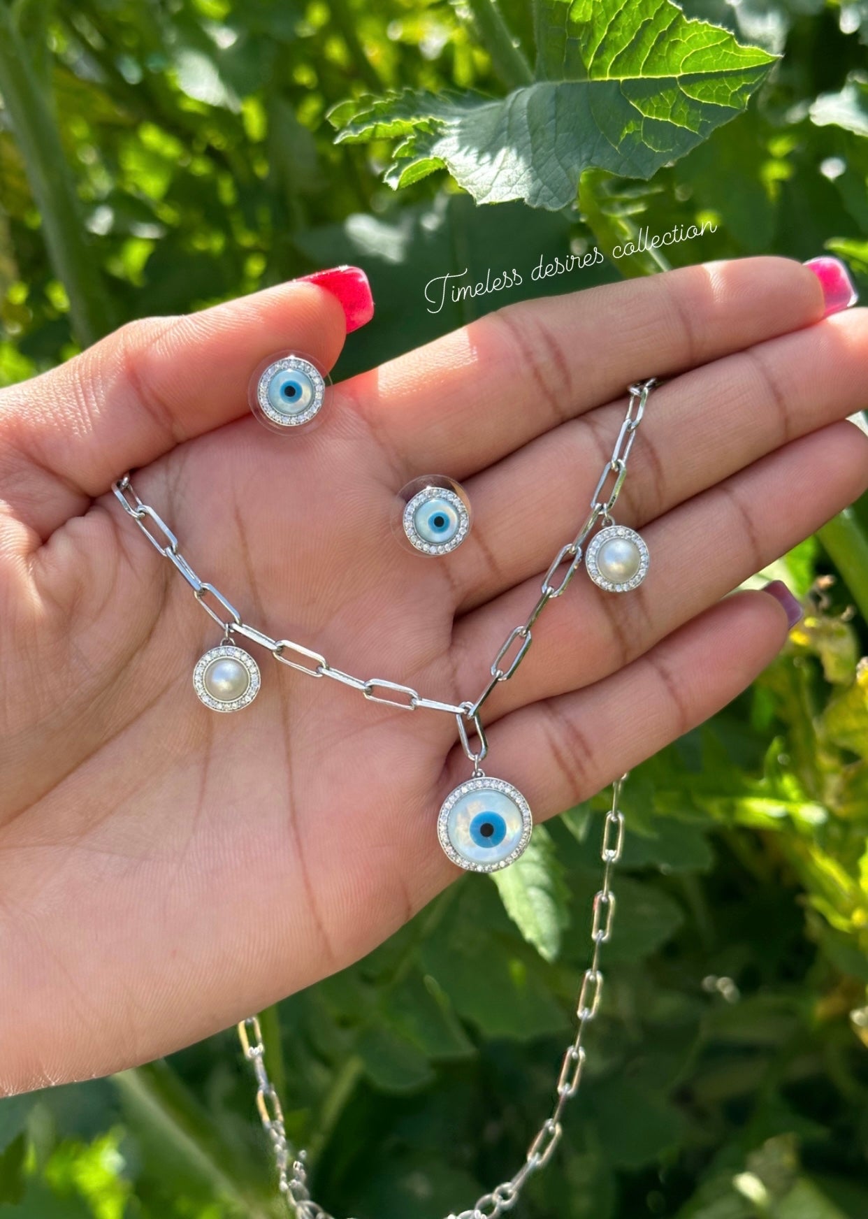 Evil eye choker / necklace with studs in American diamond in silver