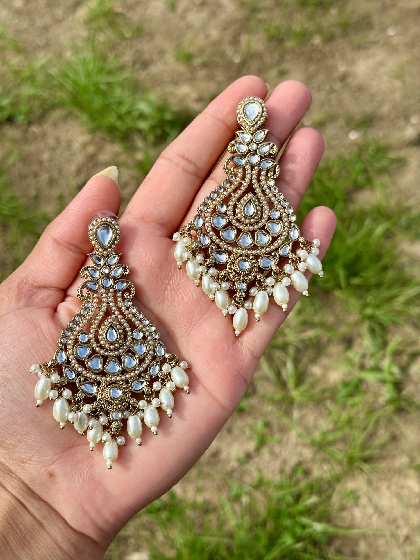 Golden earrings - J18