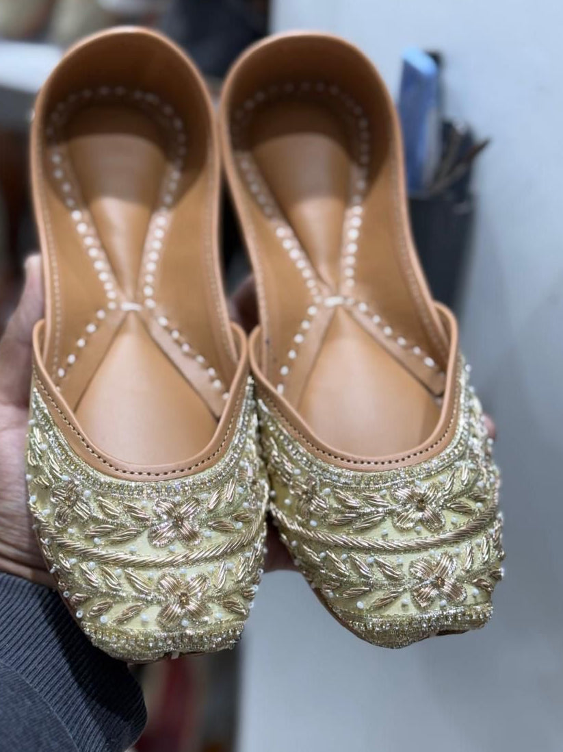 Punjabi jutti, Colour: golden, (Code: X08)