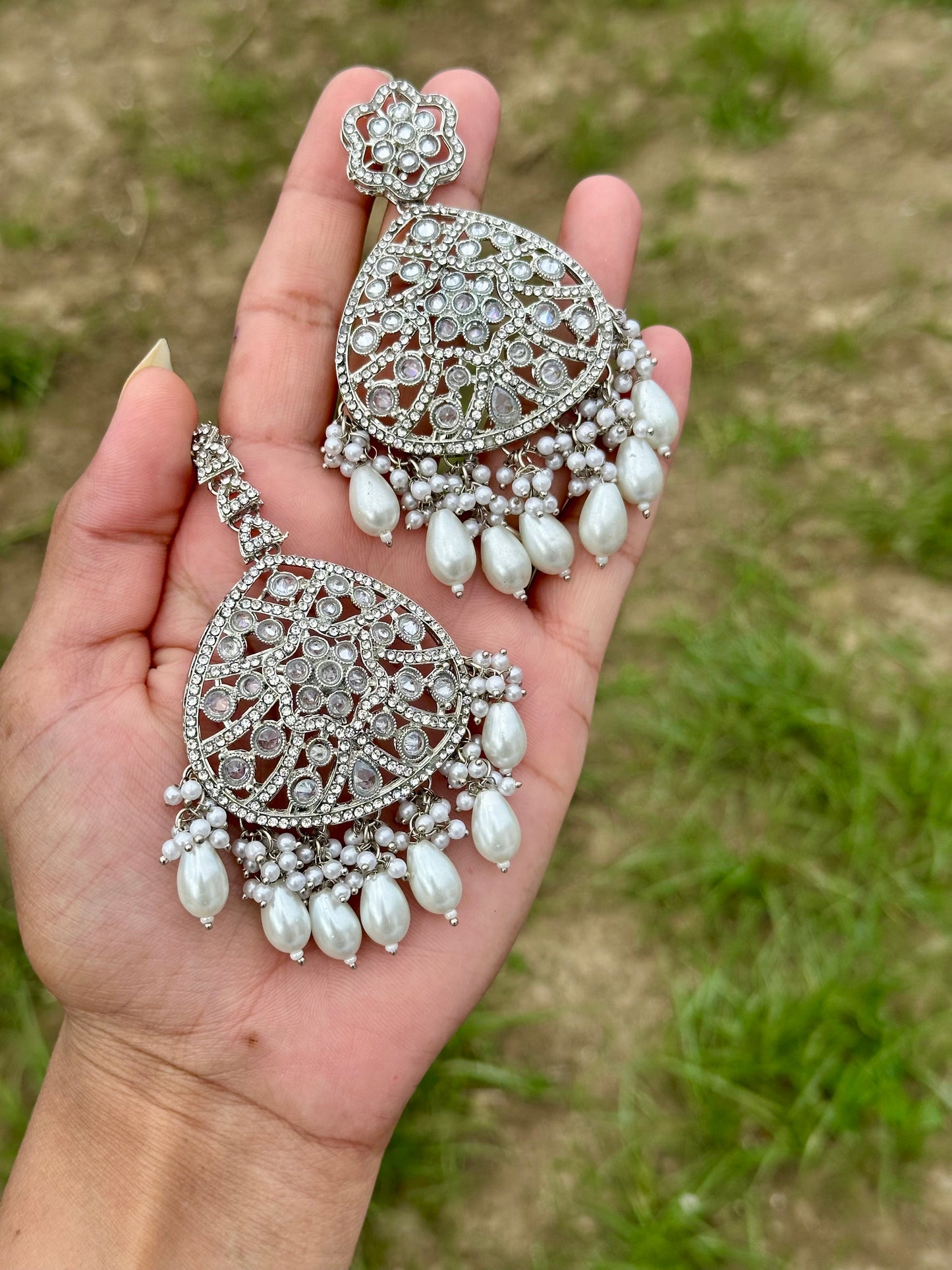 Silver earrings with tikka - J21