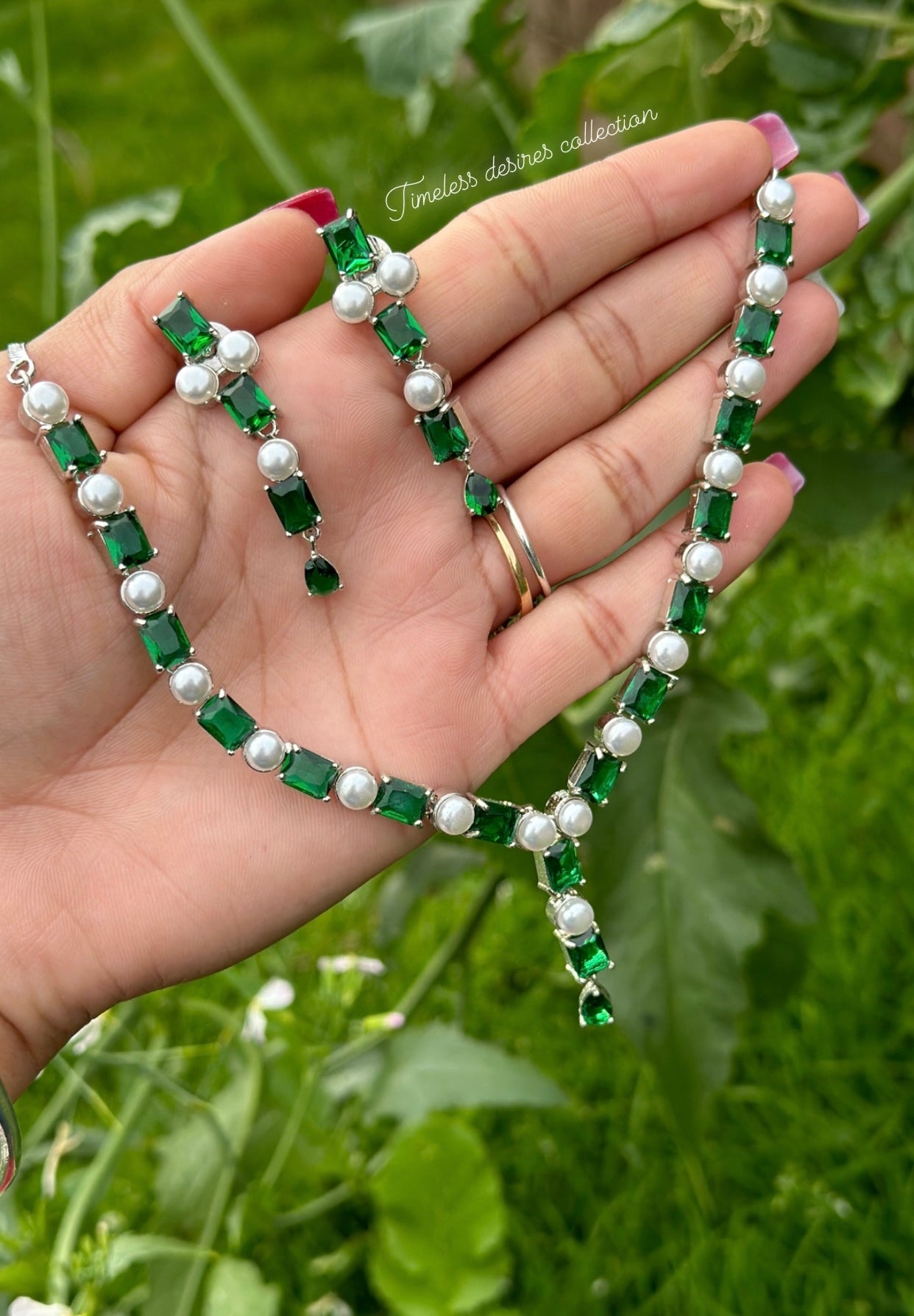 Green American diamond necklace set in silver