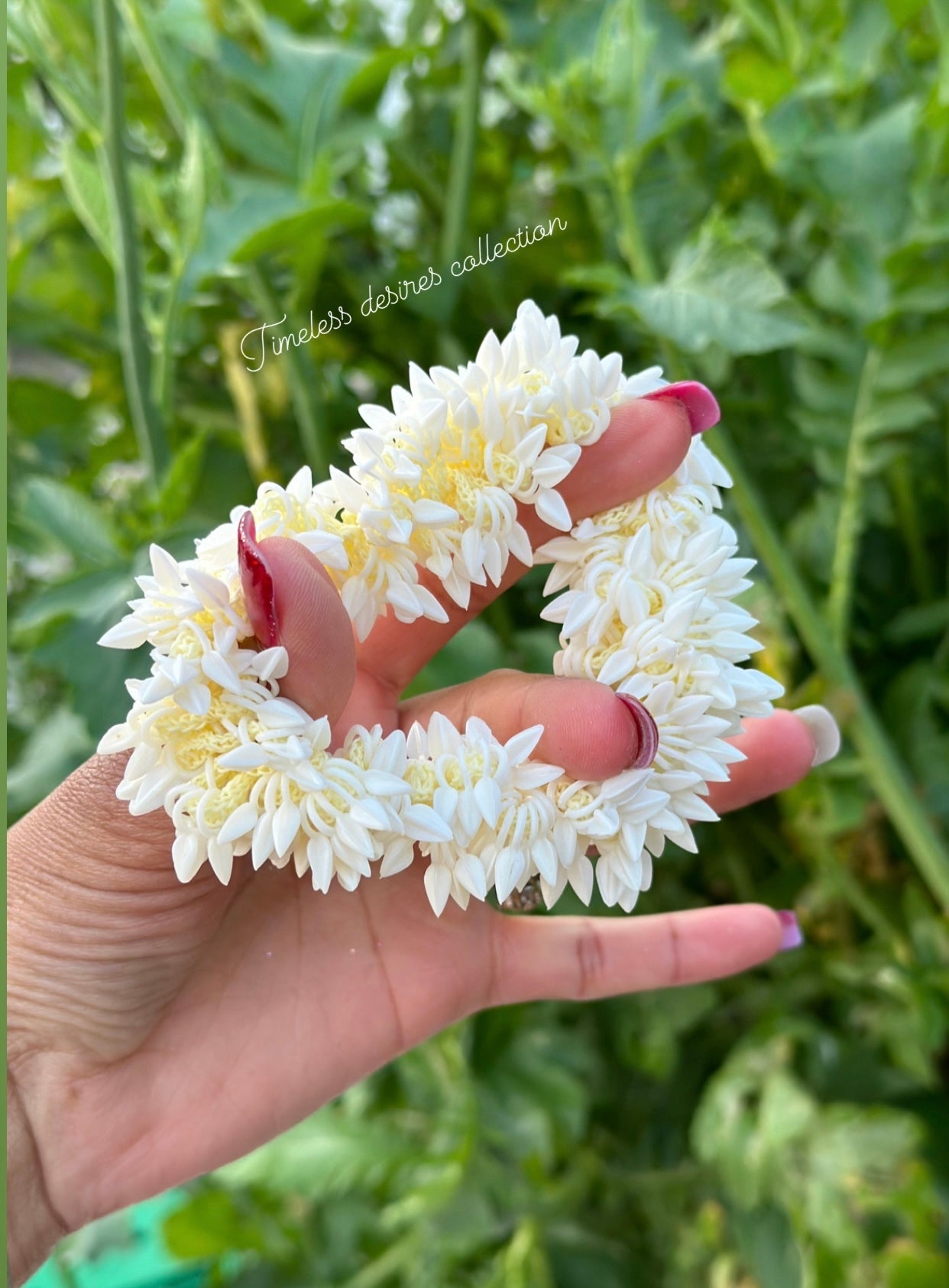 White hair gajra