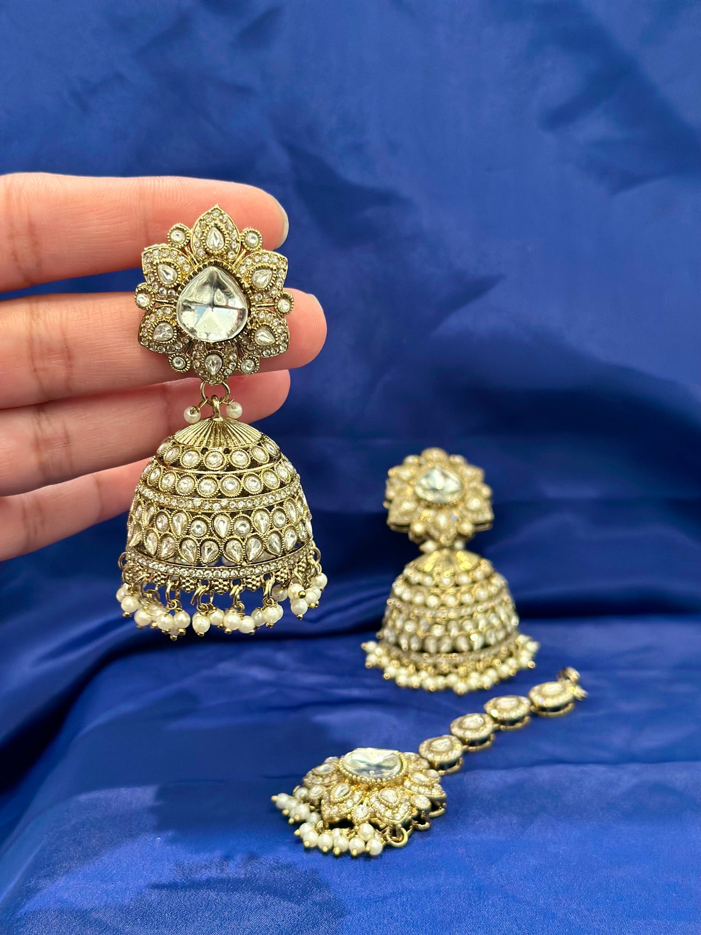 Kundan earrings with tikka, Colour: golden, (Code: 084)