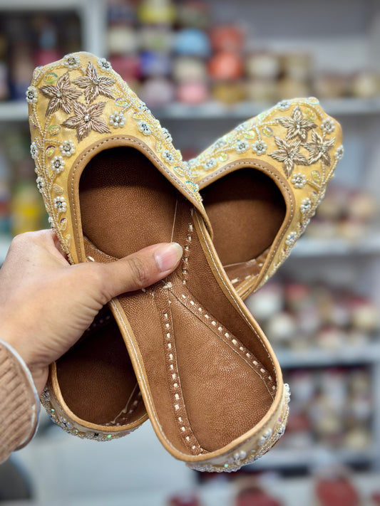 Punjabi hand work jutti in golden colour (double cushion), Code: JU4
