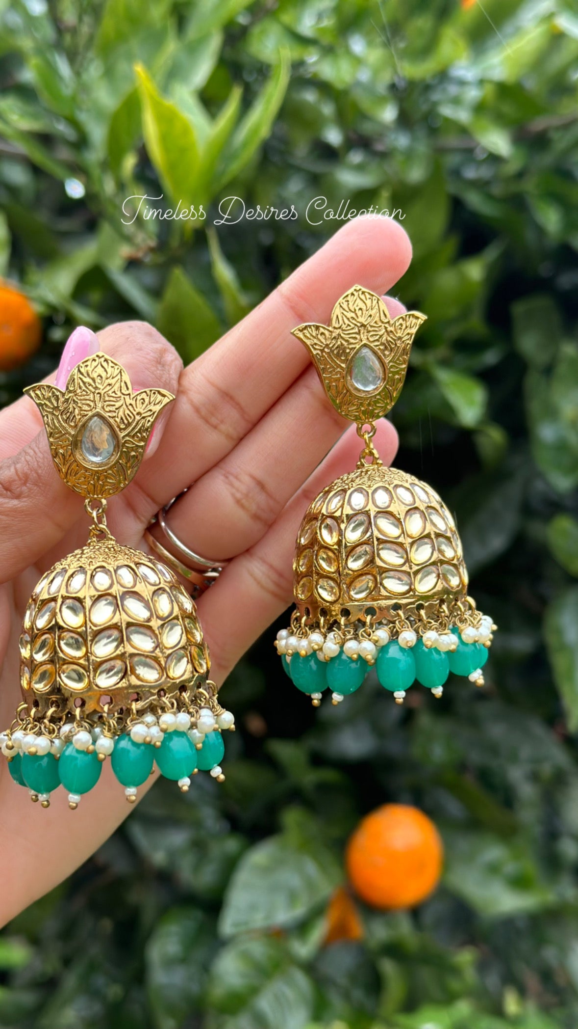 Green Jhumka earrings in Kundan