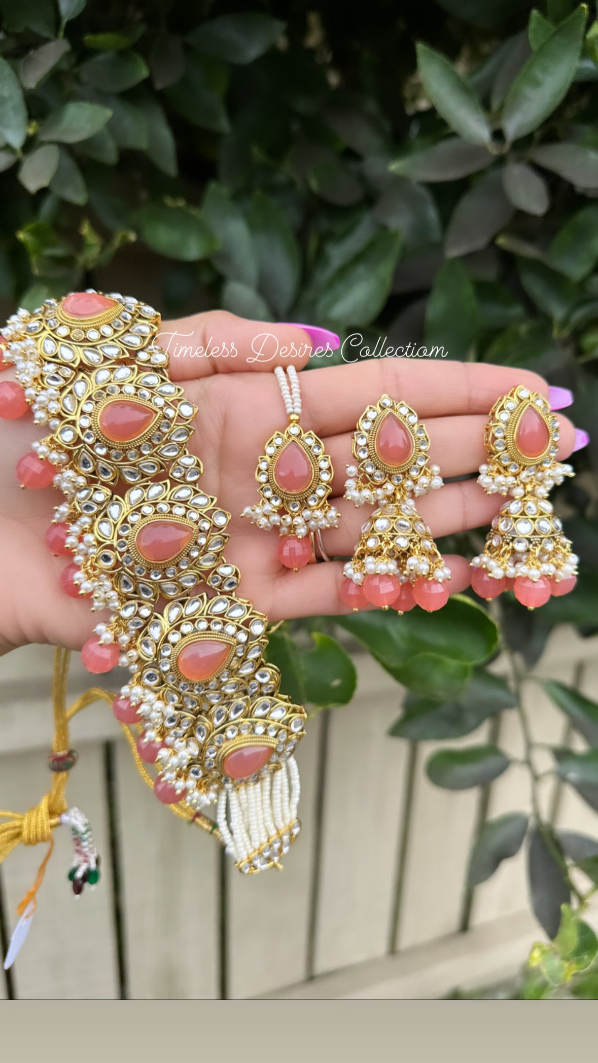 Peach necklace / choker set in Kundan with antique polish