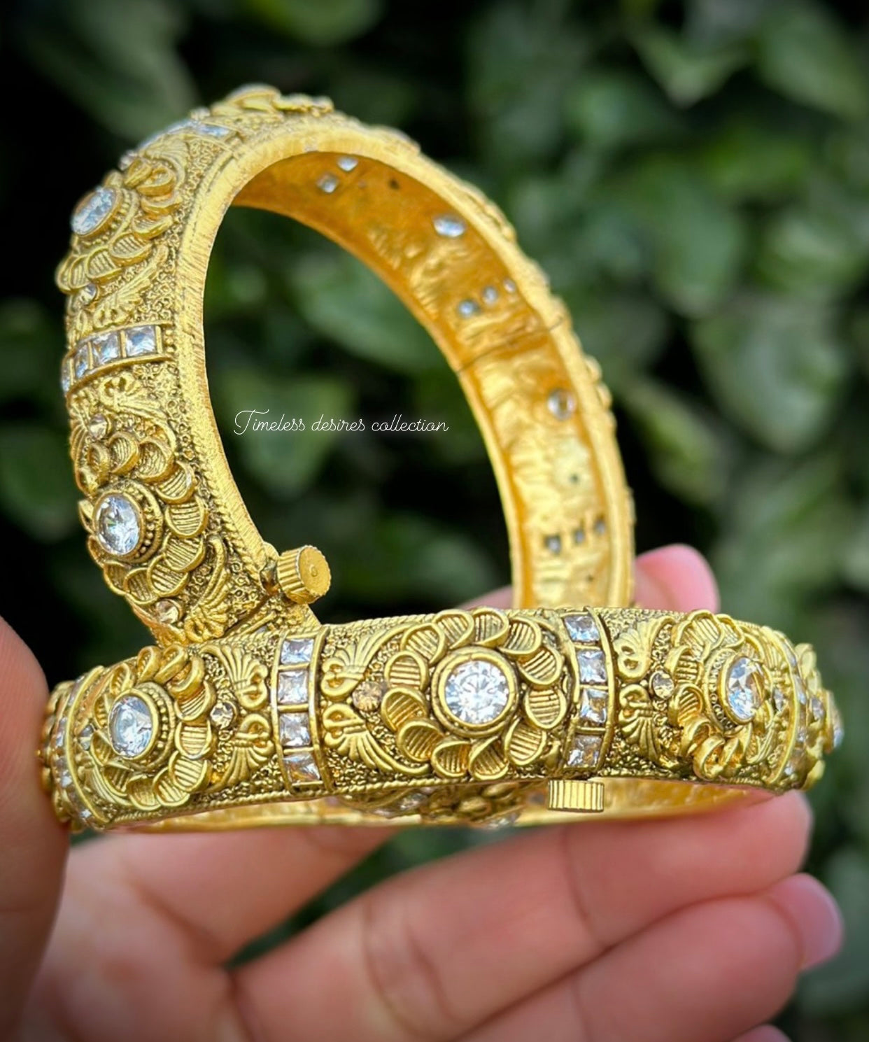 Gold plated openable kangan in antique look (free size fits 2.4-2.10)