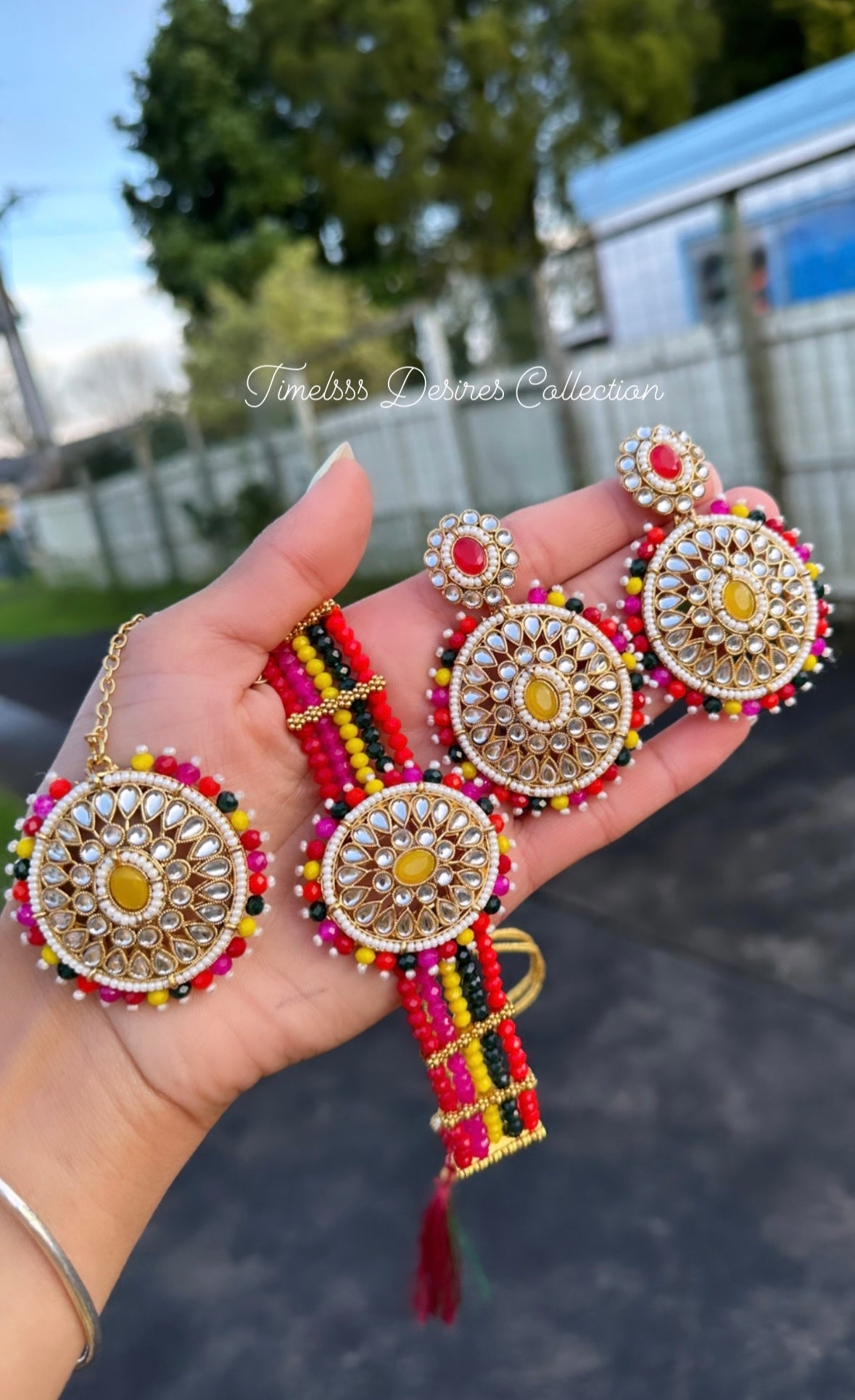 Multi coloured choker / necklace set in Kundan