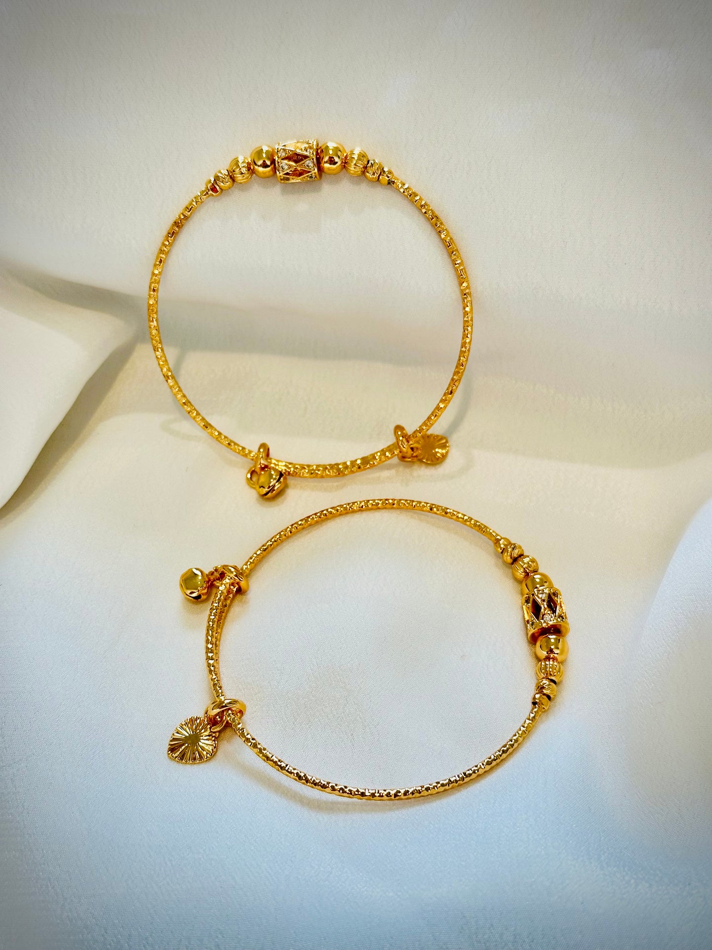 Gold Look Adjustable size Bangle ( Per 1PC ) - ( Code: 037 )