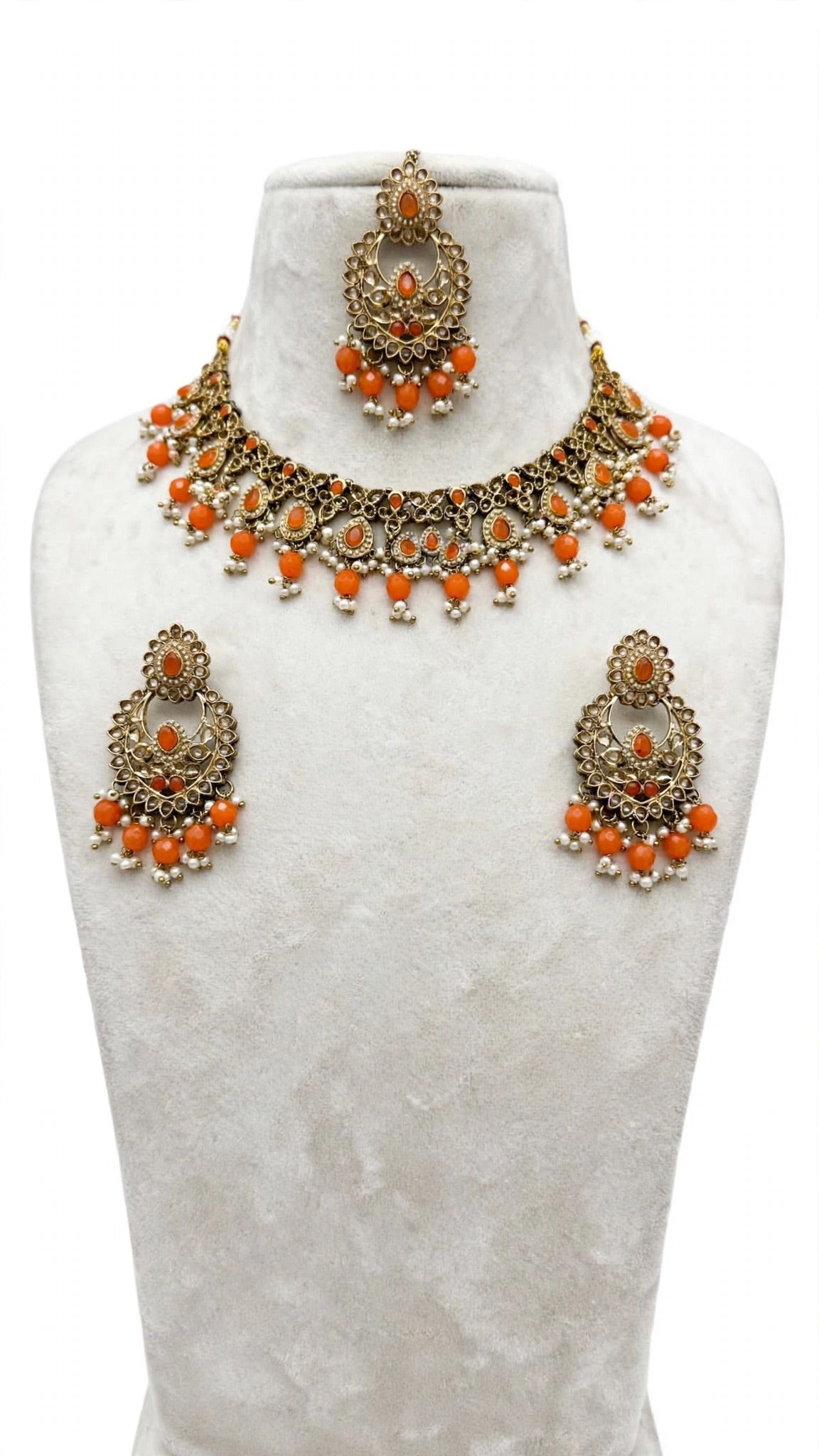 Necklace set with earrings and tikka