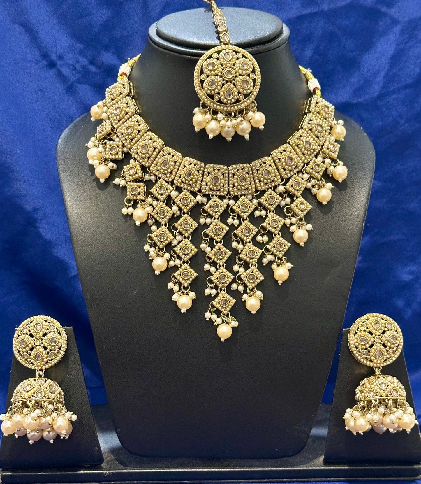 Necklace set with earrings and tikka in polki, Colour: Golden, Code: 105