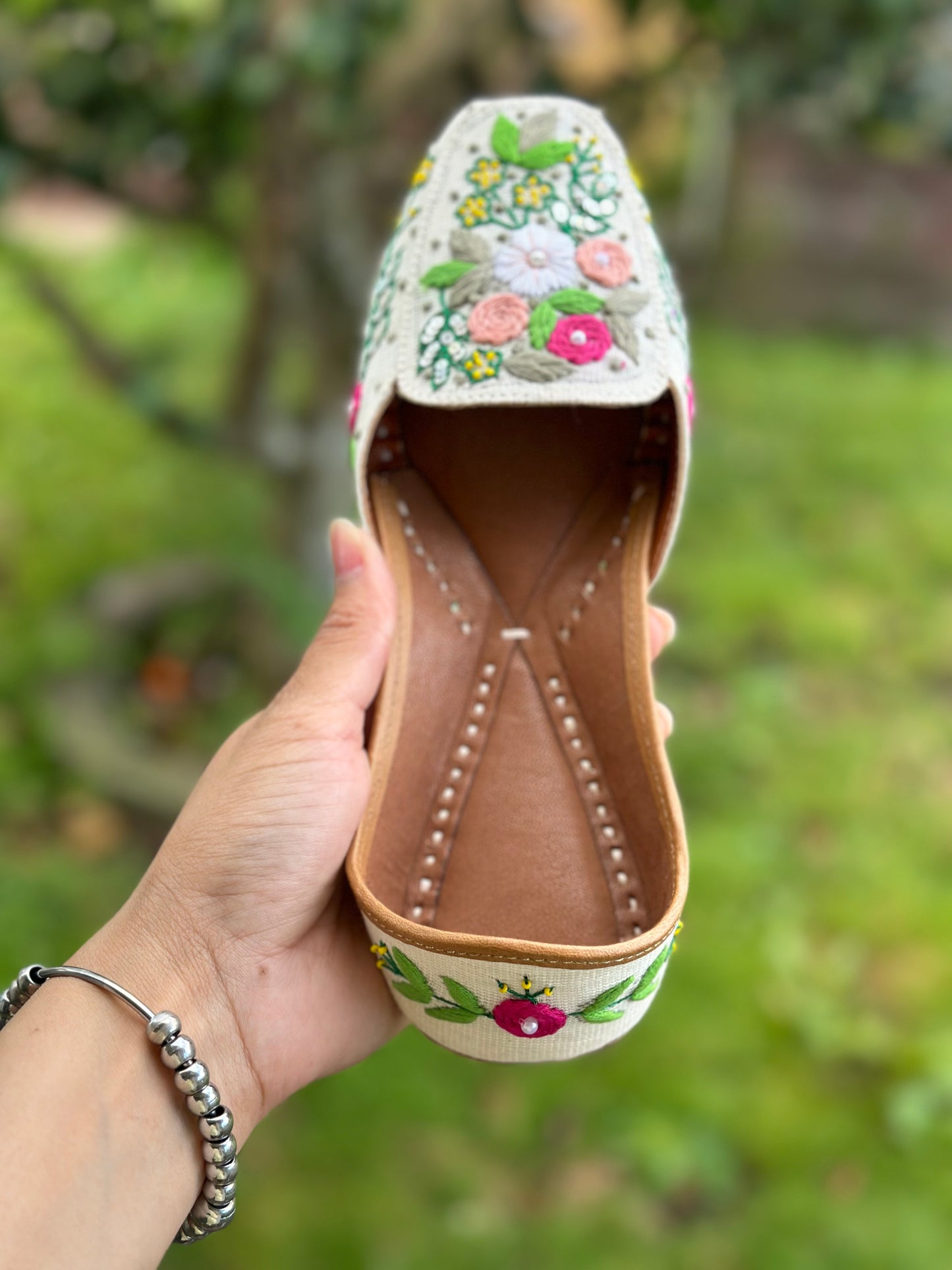 Multi colour jutti