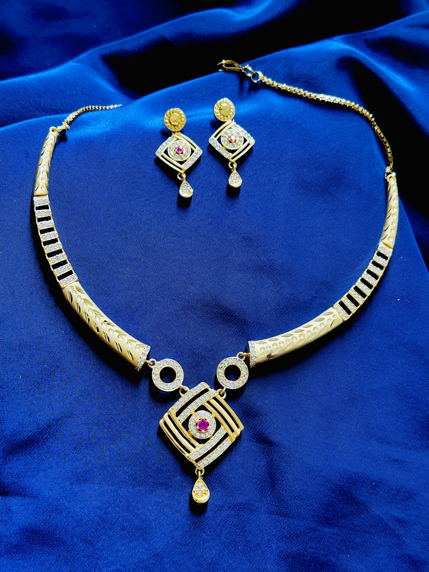 Gold Look Necklace Set - (Code:041)