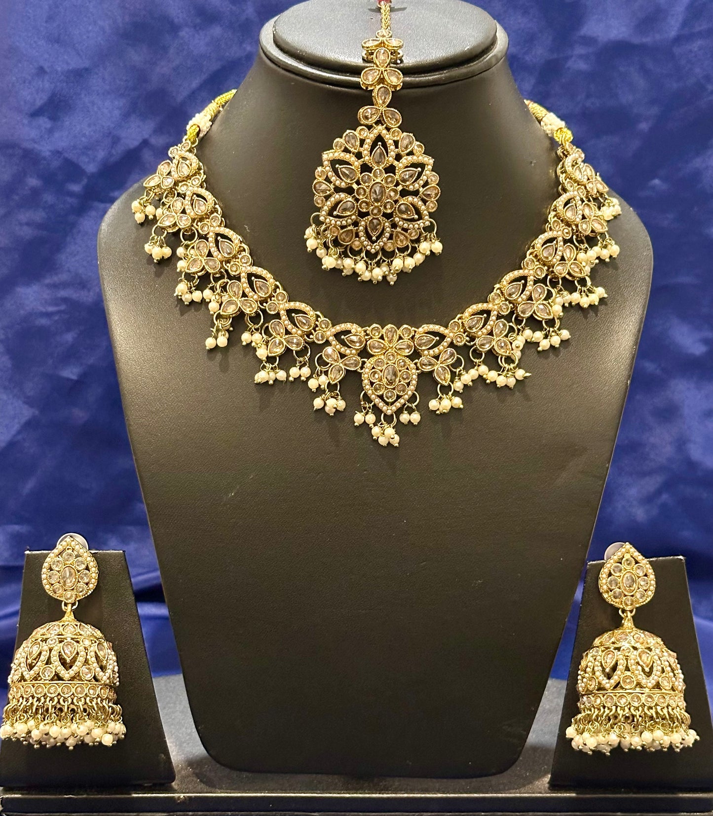 Necklace set with earrings and tikka in polki, Colour: Golden, Code: 085