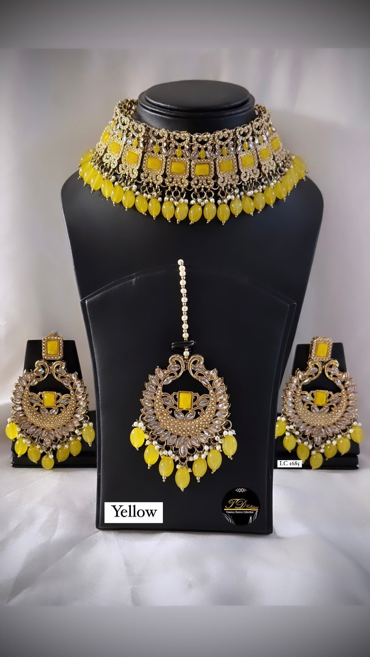 Yellow Choker / Necklace set in Reverse AD